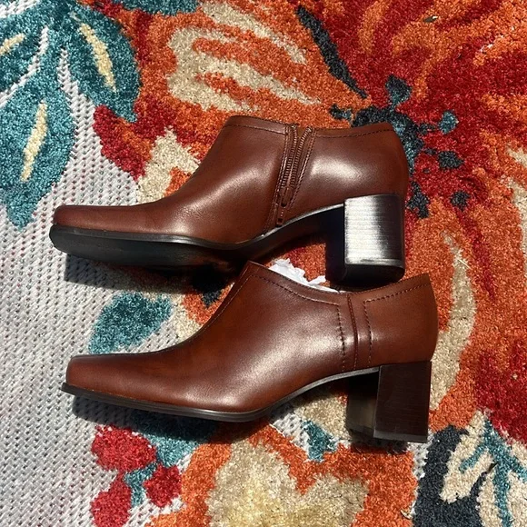 Naturalized Women’s 8M Brown Leather Shoes Boots Zip with heel stitch in time - Picture 7 of 13